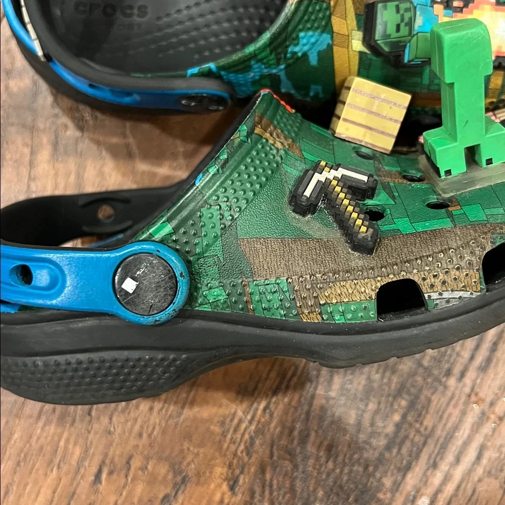 CROCS kids featuring